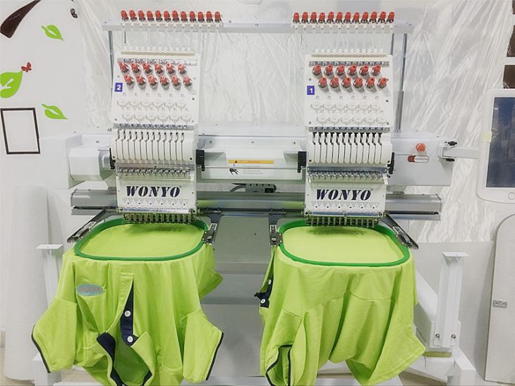 2 máquinas automatizadas do bordado do tampão automático das agulhas das cabeças 12